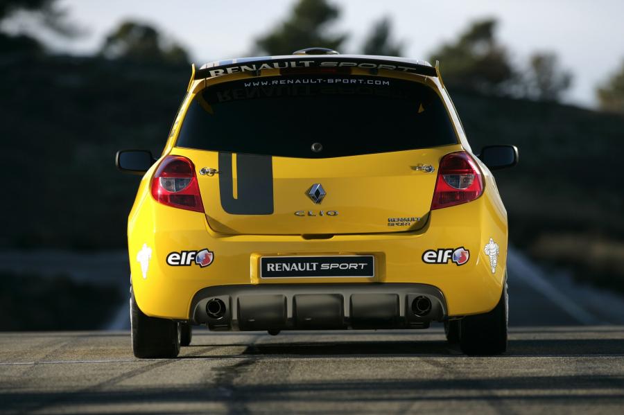  Renault Clio R.S. 2.0 16V 2006 года  (фото 61 из 125)